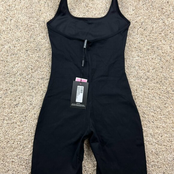 NWT Pretty Little Thing Black Sculpt Halterneck Mini Unitard Activewear - Picture 3 of 5